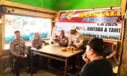 Sat Binmas Polres Tanjung Balai Sosialisasi di Warung Kopi Wujudkan Mimpi Jadi Polisi.