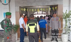 Pastikan Mudik Aman, Polsek Tanjung Balai Utara Jaga Ketat Stasiun Kereta Api