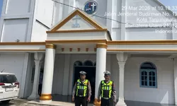 Sat Lantas Polres Tanjung Balai Kawal Kelancaran Lalin di Gereja Berikan Rasa Aman Jemaat.