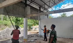 Peran Aktif Babinsa Kawal Proyek Pembangunan KDKMP