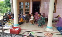 Babinsa Dampingi Kegiatan Posyandu, Sampaikan Pesan Penting untuk Orang Tua