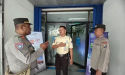 Sat Binmas Polres Tanjung Balai Sambangi Bank BCA Jaga Keamanan Perbankan.