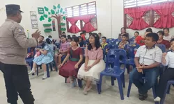 Sat Binmas Polres Tanjung Balai Sambangi Anak-Anak Sekolah Minggu Gereja BNKP.
