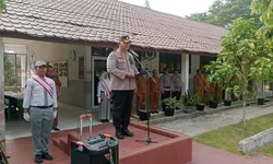 Kasat Binmas Polres Langkat Jadi Pembina Upacara, Sampaikan Pesan Kamtibmas kepada Pelajar