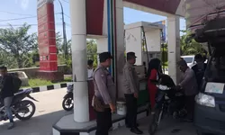 Cegah Kelangkaan BBM, Polsek Datuk Bandar Pantau Langsung SPBU Batu 7