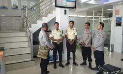 Sat Binmas Polres Tanjung Balai Sambangi Satpam Bank BRI.