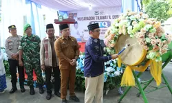 Asisten Perekonomian dan Pembangunan Zainal Siahaan membuka MTQN Tingkat Kecamatan Siantar Selatan.