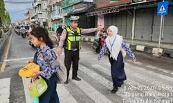 Personil Sat Lantas Tanjung Balai Gelar Aksi ‘Polantas Menyapa’ Ciptakan Kamseltibcar Lantas.
