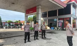 Pastikan Stok BBM Aman dan Kondusif, Polsek Sei Tualang Raso Kawal Ketat SPBU