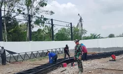 Babinsa Karanglor Aktif Pantau Perkembangan Pembangunan KDKMP