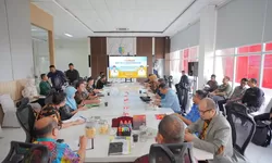 Tingkatkan Tata Kelola Keuangan Daerah, Bupati Baharuddin Pimpin Sosialisasi Pengelolaan Keuangan Daerah   