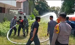 Upaya Kesiapsiagaan Bencana, Babinsa Joyotakan Gelar Latihan Pengoperasian Mesin Genset