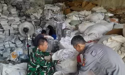 Peran Serta Babinsa Joyotakan Dalam Proses Bank Sampah
