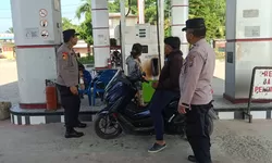 Pastikan Distribusi BBM Lancar, Personel Polres Tanjung Balai Jaga Ketat SPBU Alteri