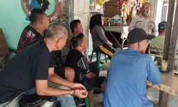 Sambangi Warga di Kedai Kopi, Sat Binmas Polres Tanjung Balai Ajak Masyarakat Aktifkan Siskamling
