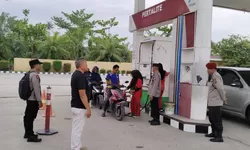 Pastikan Distribusi BBM Lancar, Polres Tanjung Balai Jaga Ketat SPBU Sudirman