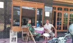 Anjangsana Penuh Keakraban, Babinsa Koramil 21/Bulukerto Pererat Silaturahmi dengan Tokoh Masyarakat Desa Tanjung