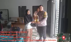 Pastikan Penyaluran Bantuan Tepat Sasaran, Bhabinkamtibmas Sijambi Kawal Pembagian Pangan 