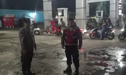 Polres Tanjung Balai Jaga Ketat Seluruh SPBU Malam Hari Memastikan Stok BBM Aman
