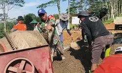 Tidak Mengenal Hari Libur, TNI dan Warga Girimarto Kebut Pembangunan Jembatan Penghubung Tiga Wilayah