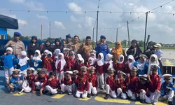 Sat Polairud Polres Tanjung Balai Sambut Ceria Kunjungan 'Moving Class' Yayasan Al Huda.