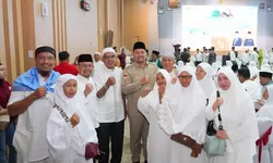 Bupati Batu Bara Tepung Tawari Jemaah Calon Haji 1447 H   