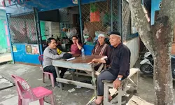 Bhabinkamtibmas Sumber Sari Ajak Warga Bijak Bermedsos.