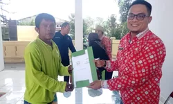 DLH Pematangsiantar Serahkan kontrak kerja 66 orang yakni, Supir, Kernet,  Tenaga Kebersihan. 