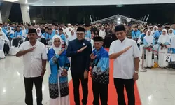 Pelepasan Kloter 3 CJH OKU Timur Berlangsung Khidmat, Tekankan Disiplin dan Kesiapan Fisik