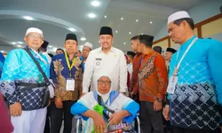 Bupati Batu Bara Lepas Keberangkatan Jemaah Calon Haji Batu Bara ke Tanah Suci