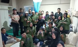 Kebersamaan Jurnalis dan PPPAD Jenguk Ibu Fitri, Bangkitkan Semangat di Rumah Sakit