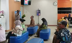 Sat Binmas Polres Tanjung Balai Sambangi Nasabah Bank Sumut