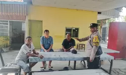 Pererat Silaturahmi, Bhabinkamtibmas Pulau Simardan Ajak Warga Jaga Keamanan Lingkungan