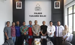 Kapolres Tanjung Balai Ajak Elemen Buruh Rayakan May Day dengan Silaturahmi.