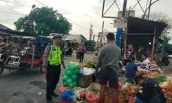 Sat Lantas Polres Tanjung Balai Ajak Pedagang Pasar Suprapto Tertib Berjualan.