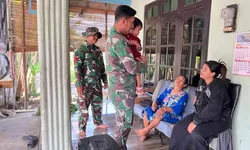 Pelukan Hangat di Tengah Tugas, Praka Alfian Temui Buah Hatinya