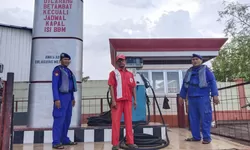 Sat Polairud Polres Tanjung Balai Pantau Distribusi BBM Subsidi Kawal Hak Nelayan Kecil.