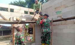Gotong Royong Satgas TMMD dan Warga, Pemasangan Hebel RTLH di Kauman Dikebut