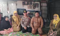Kapolsek Datuk Bandar Sambangi Warga Penderita Kanker Wujud Kepedulian.