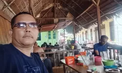 Kebersamaan Wartawan dan FKPPI Sibolga, Nikmati Lesehan Sambil Perkuat Solidaritas