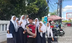 Personel Sat Samapta Polres Tanjung Balai Sambangi Pelajar SMPN 1 Cegah Tawuran.