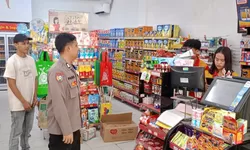 Bhabinkamtibmas Polsek Tanjung Balai Selatan Sambangi Warga Himbau Cegah Curanmor 