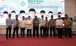 Wako Pematangsiantar Menerima Penghargaan BKPRMI Atas Pembinaan  Keagamaan,  Sosial, Kepemudaan.