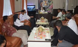 Bhabinkamtibmas Polsek Tanjung Balai Selatan Sambangi Warga Himbau Cegah Curanmor 