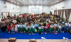 Staf Ahli Bid.Pembangunan Bersama Bunda PAUD Membuka Lomba Mewarnai dan Story Telling