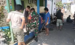 Dekat Tanpa Jarak, Cara Babinsa Jaga Kebersihan Lingkungan Lewat Kerja Bakti Bersama Warga