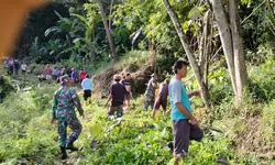 Karya Bhakti TNI dan Warga Teras, Wujud Nyata Kepedulian Lingkungan dan Kebersamaan