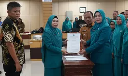 Enos Lantik Ketua PKK Kecamatan, Dorong Gerakan Nyata untuk Warga