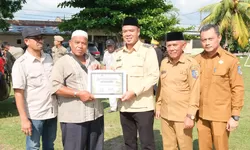 Sambut Hari Raya Idul Adha, Bupati dan Wakil Bupati Batu Bara Serahkan 61 Ekor Sapi Kurban