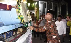 Sambut Idul Adha 1447 H, Bupati Masinton Pasaribu Lepas Ribuan Peserta Pawai Takbiran